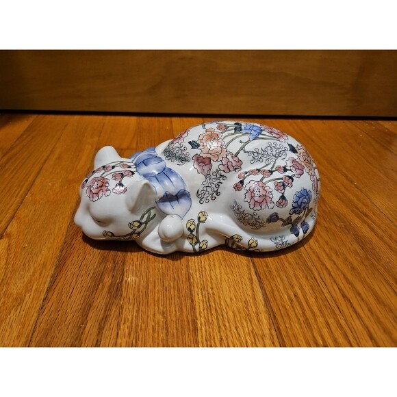 MCM Chinoiserie Ceramic White Sleeping Cat With Floral Accents Figurine by WBI - Picture 2 of 13